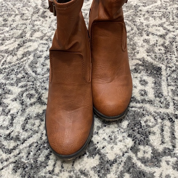 New Size 8 Brown Low Boots with Buckles Size 8 - Picture 7 of 9